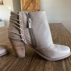 Jessica Simpson booties NWOT